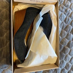 Burmese Denim Women’s Clarks size 8.5